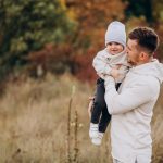 Zabawy na każdą pogodę – pomysły na aktywności w domu i na dworze