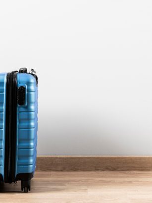 wielkość, materiał, kolor - ważne aspekty przy wyborze walizki