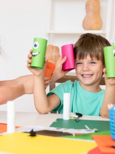 zabawa z dzieckiem w tworzenie grzechotek