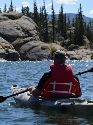 Mężczyzna w kajaku