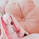 Zabawy w ruchu w małym mieszkaniu – propozycje na aktywność bez wychodzenia z domu